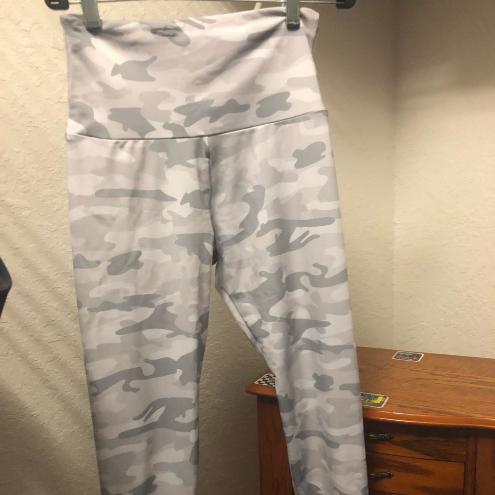 Onzie grey camo full legging, high rise